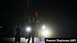 Los cortes del servicio eléctrico durante largas horas han provocado protestas entre la población cubana. (AP/Ramon Espinosao/Archivo)