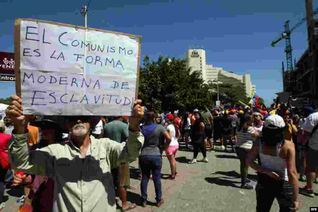 Protesta ante el hotel donde se hospedan los villaclareños, en la Serie del Caribe 2014.