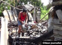 Reporta Cuba. Familia en Santa Clara perdió casa en incendio. Foto: Yoel Espinosa.