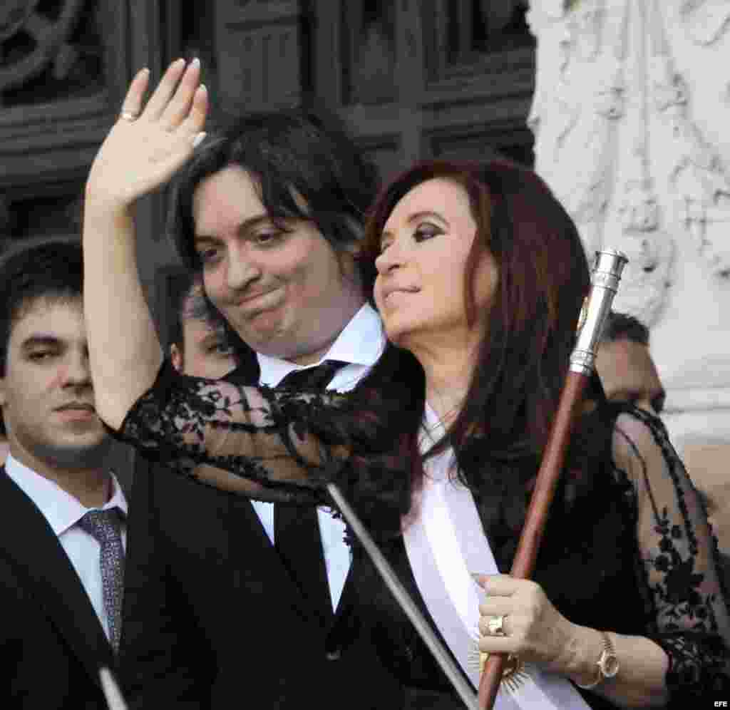 La presidenta argentina Cristina Fernández de Kirchner junto a su hijo Máximo.