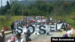 Los estudiantes venezolanos exigen justicia y el cese de la represión.