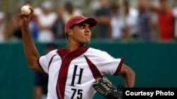 El lanzador cubano Miguel Alfredo González, cuando jugaba con el equipo Habana en las series nacionales cubanas.