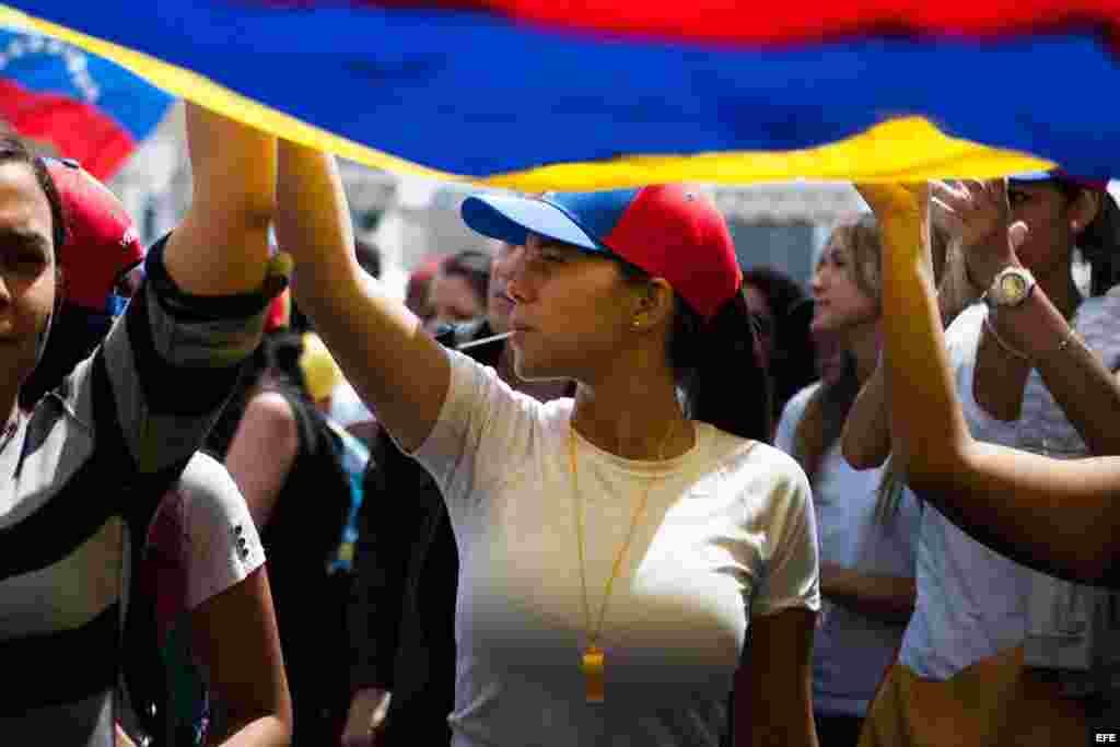 Marcha opositora en Caracas febrero 12.