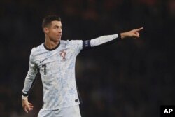 Cristiano Ronaldo reacciona durante el partido de fútbol de la UEFA Nations League entre Escocia y Portugal en Hampden Park en Glasgow, Escocia, martes 15 de octubre de 2024. (AP Photo/Scott Heppell)