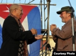 De la mano de Silvio, Issac Delgado hizo en el barrio de Santos Suárez su primera presentación pública en Cuba en seis años de exilio