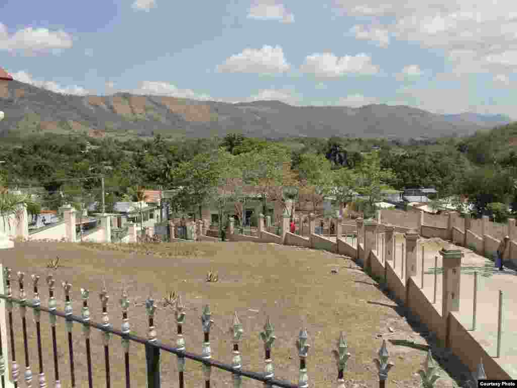 Arreglan los alrededores del Santuario de la Virgen de la Caridad del Cobre en Santiago de Cuba para la visita del Papa