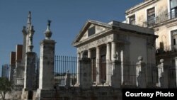 Obras en El Templete, La Habana.